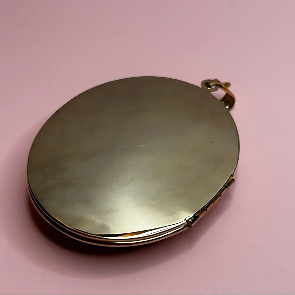 Vintage 70’s Victorian Style Gold Tone Locket Pendant